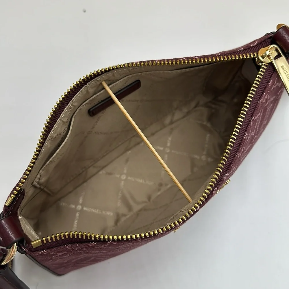 MICHAEL KORS Jet Set Travel Small Logo Jacquard Crossbody With Tech Attach
NWT - Picture 13 of 16